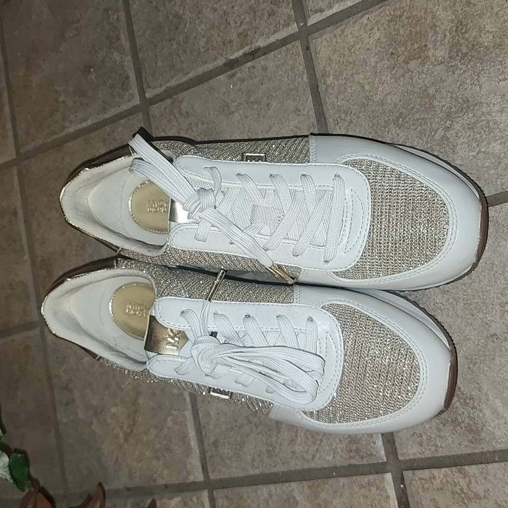 Michael Kors Sneakers - Picture 2 of 6